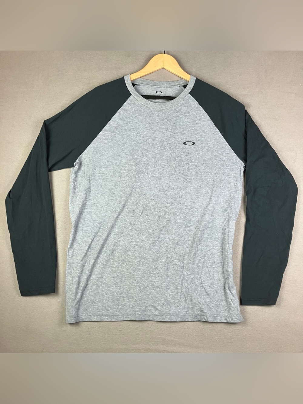 Oakley Men's Size Large Long Sleeve Raglan T-Shirt Gray & Black Logo